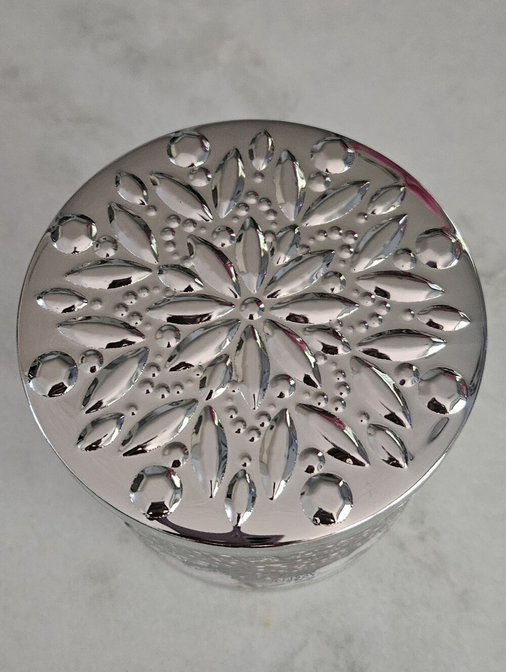 White Barn Sugared Pomegranate Candle - Picture 4 of 4